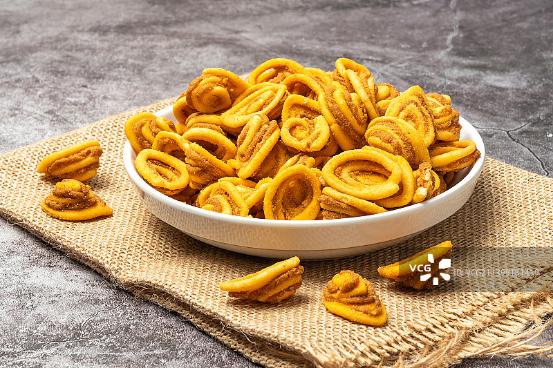 休闲零食猫耳酥图片素材