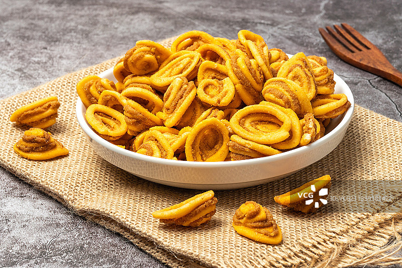 休闲零食猫耳酥图片素材