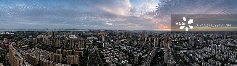 台风来临前江苏靖江新城航拍全景晚霞图图片素材