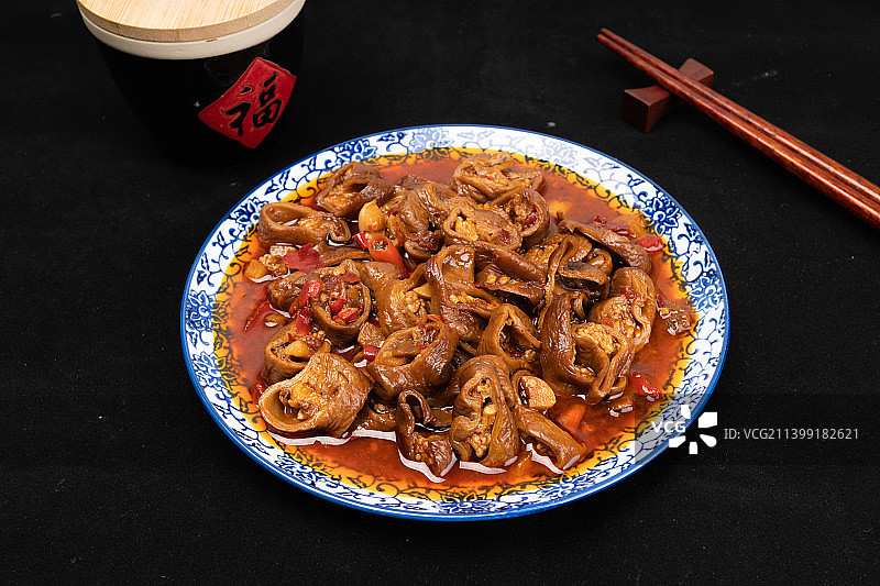 川味红烧肥肠中餐菜品红油肥肠图片素材