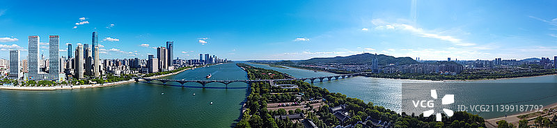 航拍长沙橘子洲大桥城市天际线全景图图片素材