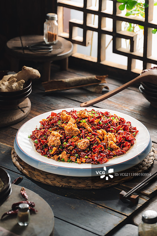 辣子鸡 歌乐山辣子鸡 复古中国风 中式美食 川菜 小炒 四川美食 重庆美食 传统川菜图片素材