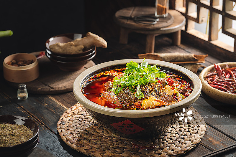 毛血旺 复古中国风 中式美食 川菜 小炒 四川美食 重庆美食 传统川菜图片素材