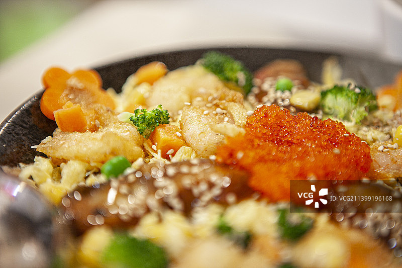 五目寿司，寿司，寿司饭，海鲜寿司，海鲜饭，日式饭，一碗海鲜，主食，米饭，日式料理，便饭，午饭，晚饭，图片素材