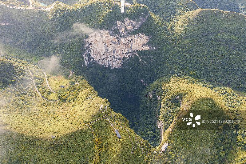 航拍世界天坑之都广西乐业大石围天坑群图片素材