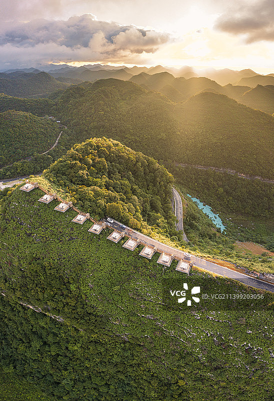 航拍世界天坑之都广西乐业大石围天坑群图片素材