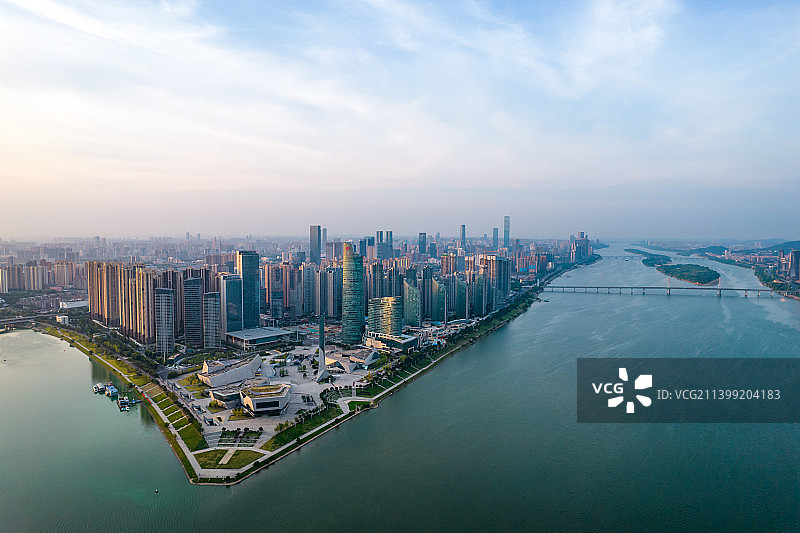 航拍长沙浏阳河北辰三角洲日出城市风光图片素材