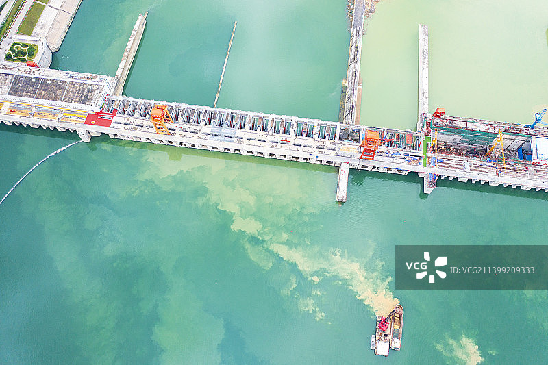 航拍广西桂平大藤峡峡谷水利枢纽图片素材