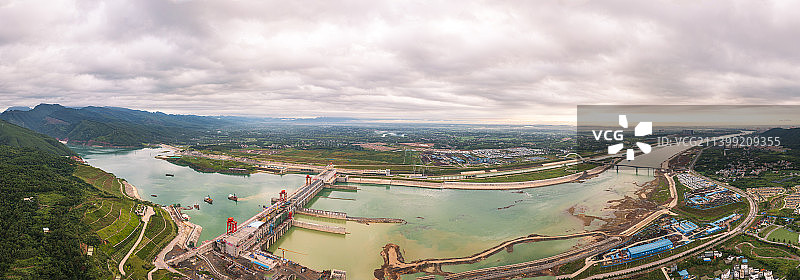 航拍广西桂平大藤峡峡谷水利枢纽图片素材