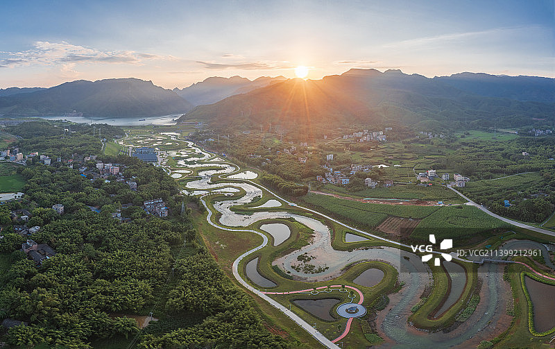 航拍桂平大藤峡水利枢纽鱼类洄游通道图片素材
