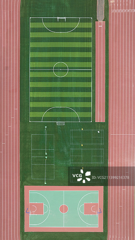 俯拍校园崭新运动场图片素材