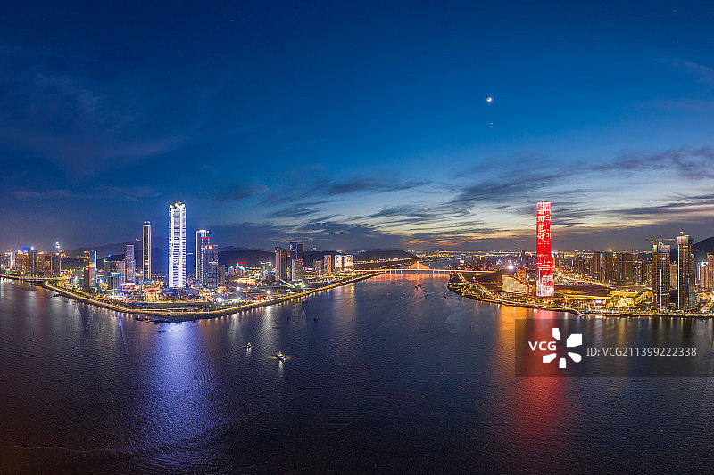 航拍珠海十字门中央商务区和澳门半岛全景夜景图片素材