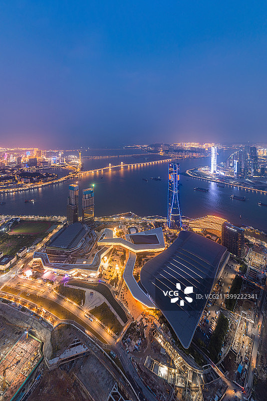航拍珠海十字门中央商务区和澳门半岛全景夜景图片素材