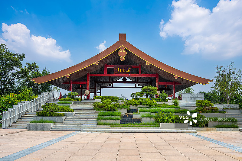 中国河南郑州园博园古建筑夏季风光图片素材