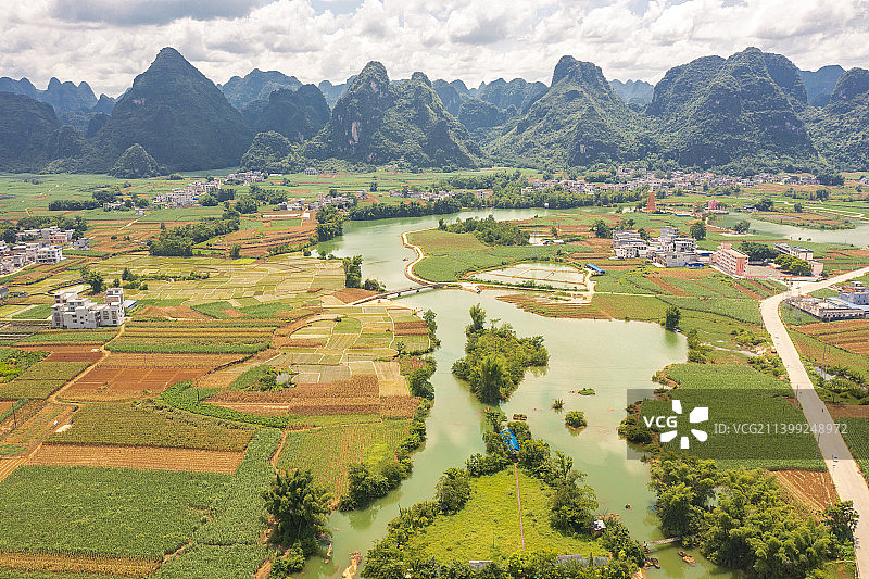 航拍广西都安地下河国家地质公园天窗群图片素材