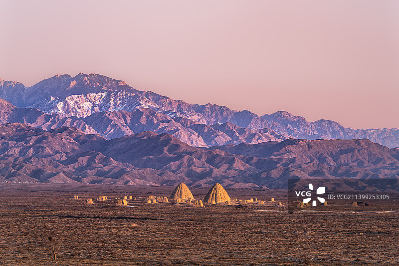 宁夏银川西夏王陵一号陵和二号陵日出风光图片素材