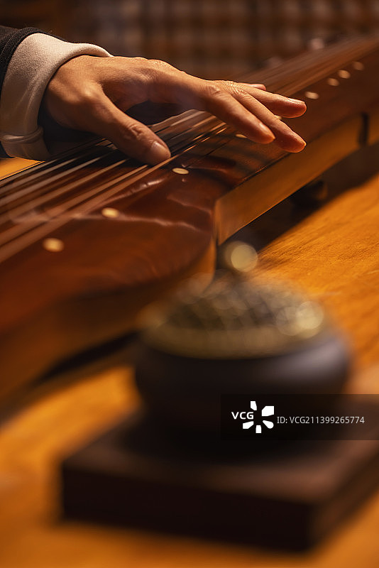 弹奏古琴手部特写,中国元素,传统文化图片素材