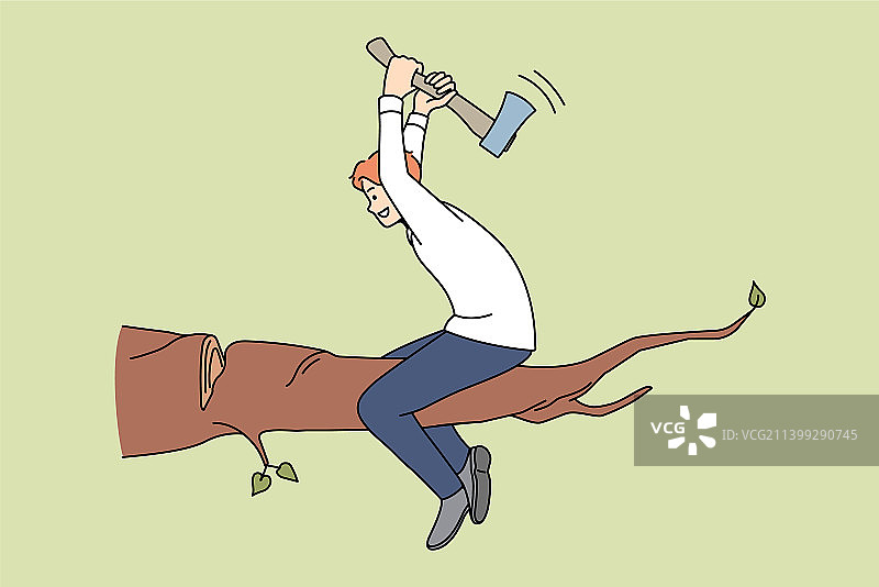 男人砍伐自己坐着的树枝图片素材