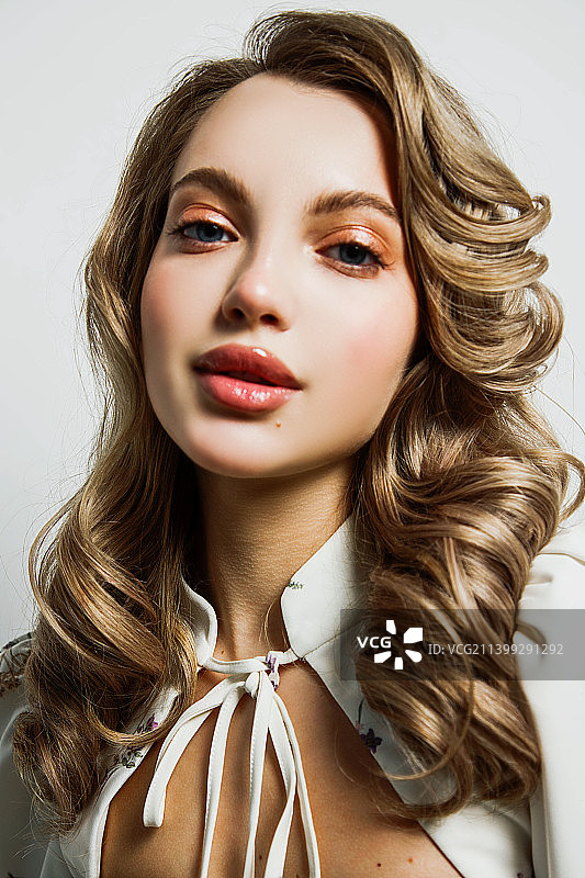 化妆的美女图片素材