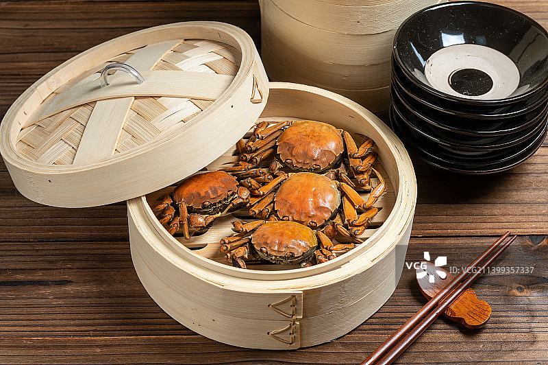 蒸熟的河蟹图片素材