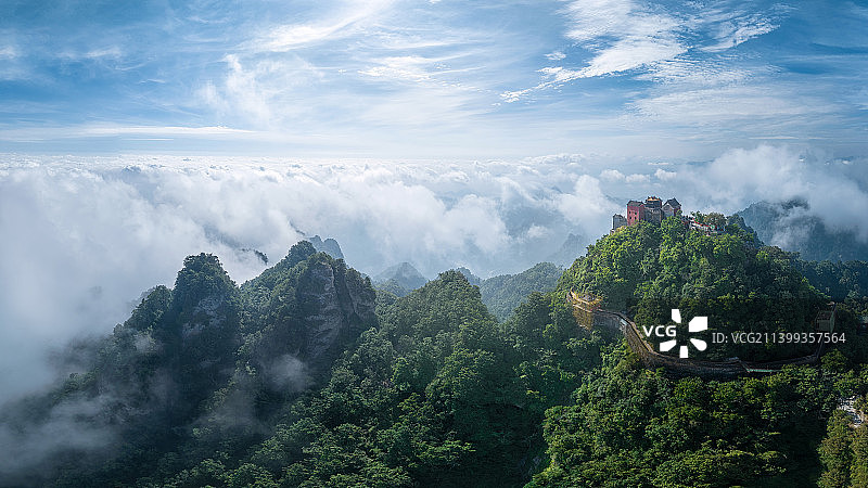 湖北武当山金顶夏季云海航拍图片素材