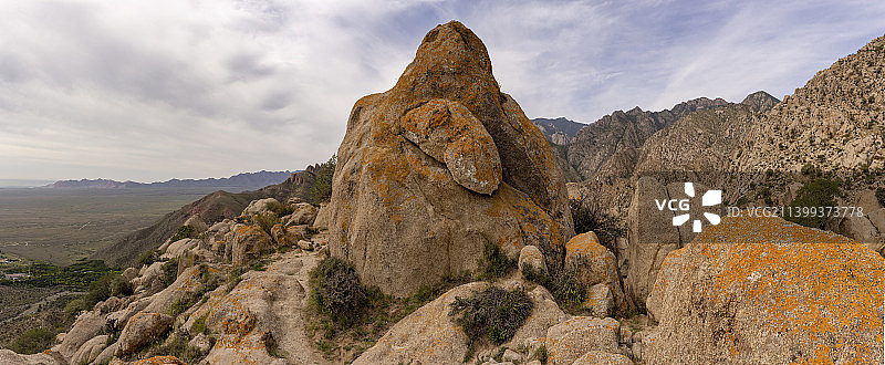 宁夏银川贺兰山初秋景色----莲花峰巨石图片素材