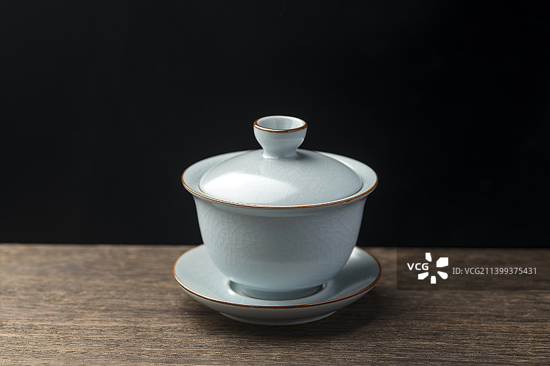 传统茶具汝瓷三才杯盖碗茶杯特写图片素材