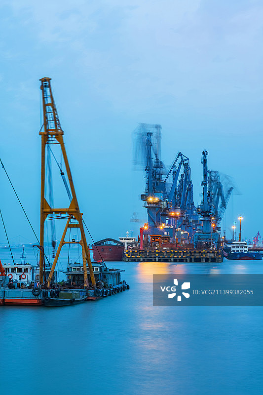 中国江阴长江港口码头和长江自然风光图片素材