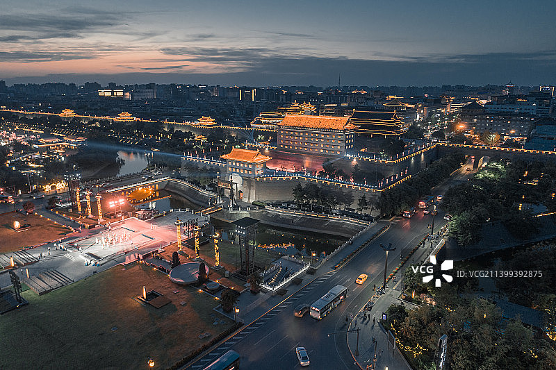 航拍西安城墙永宁门夕阳夜景图片素材
