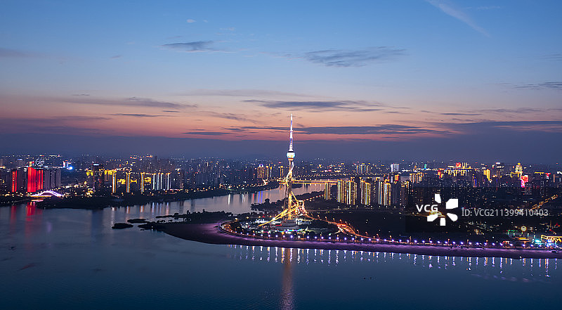 航拍山东省临沂市沂河三河口晚霞风景图片素材