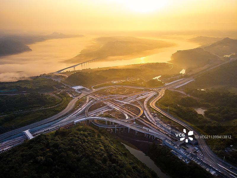 重庆通江立交与广阳岛日出图片素材