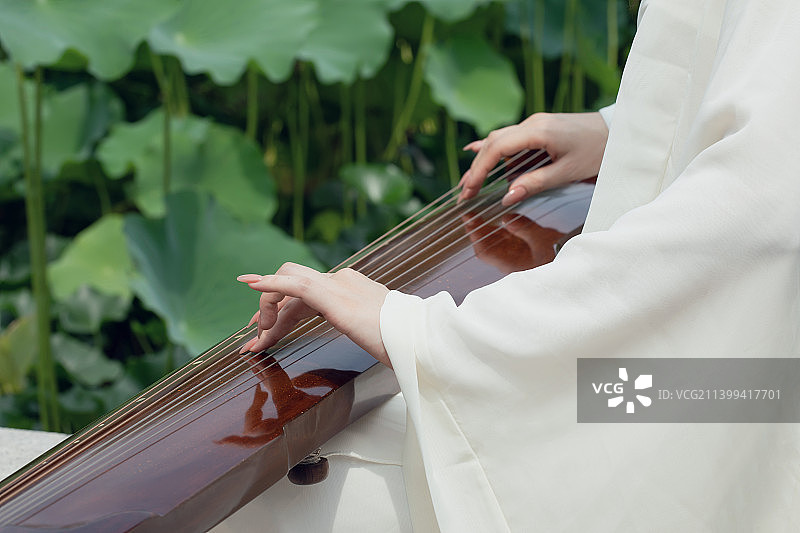 东方美人弹古琴,手部特写,传统文化图片素材