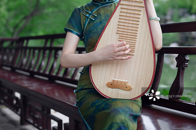 东方旗袍美女弹琵琶,古典美,传统文化图片素材