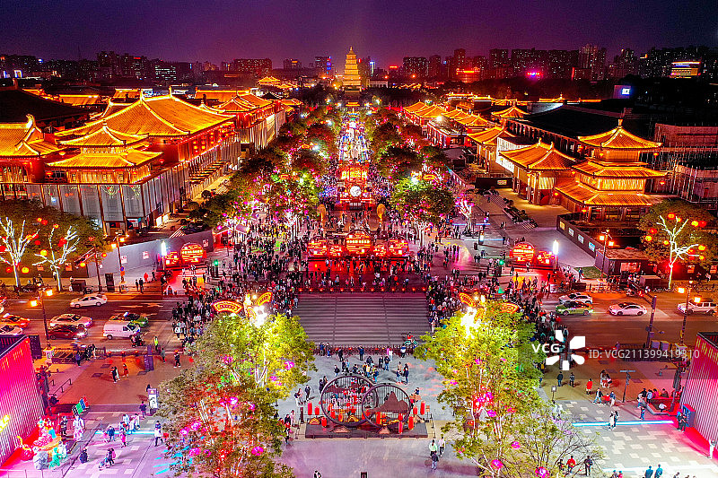 航拍陕西西安大唐不夜城夜景灯光秀 城市地标图片素材