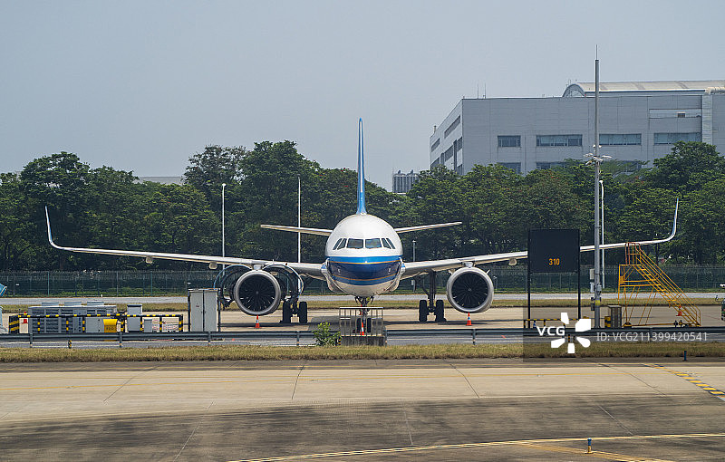 波音737正面照图片素材