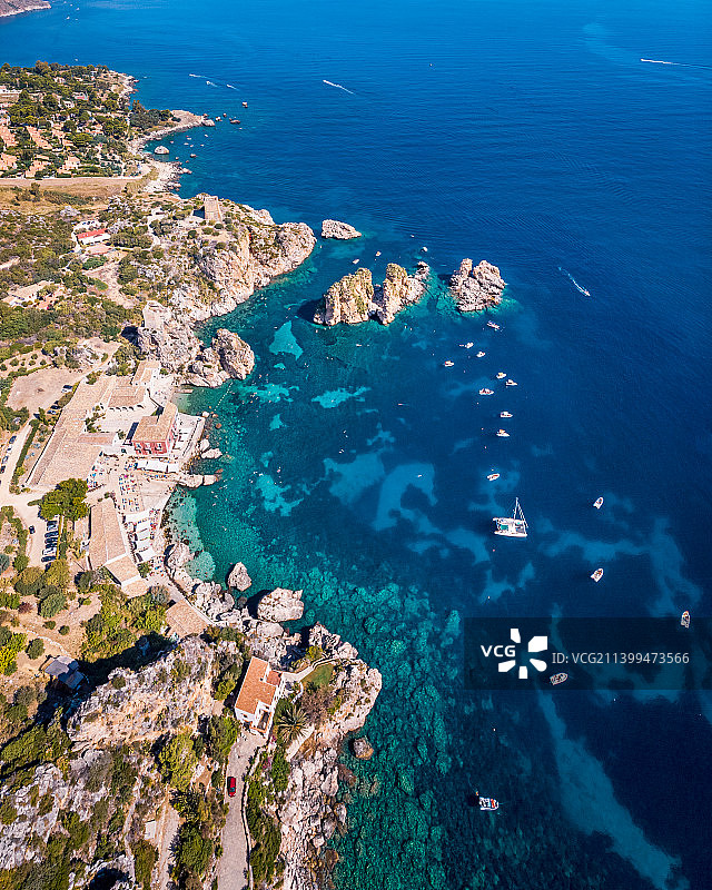 意大利斯科佩洛海岩景观仰视图片素材