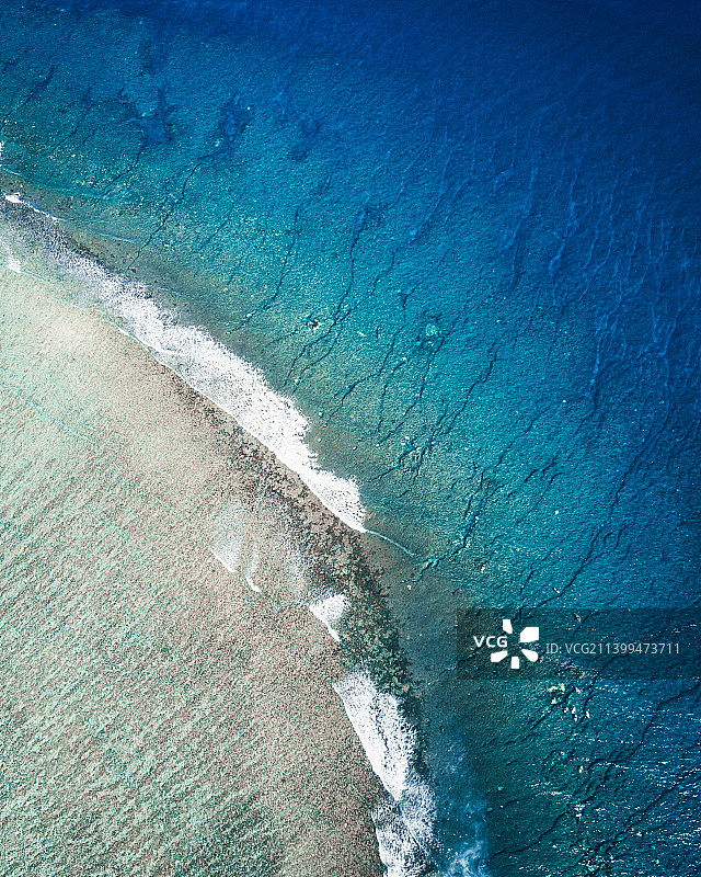 无人机拍摄：斐济Cloudbreak的珊瑚礁图片素材