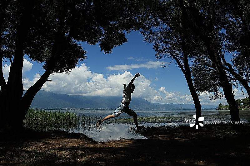 大理白族自治州洱海飞人图片素材