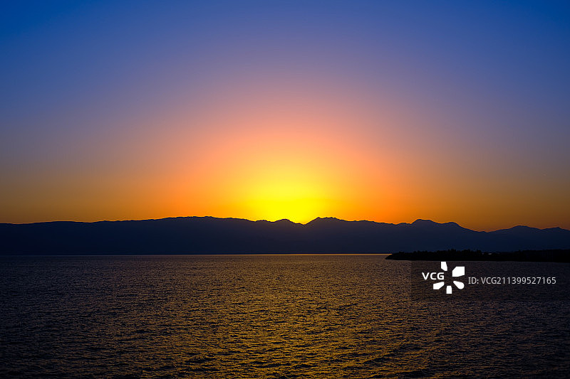 日落时分马其顿奥赫里德的壮丽海景图片素材