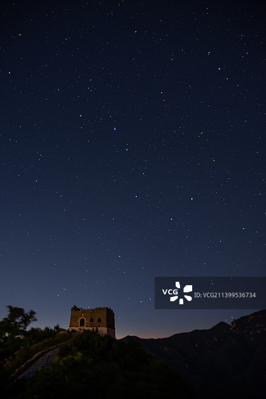 星空下的箭扣长城正北楼 北斗七星下的长城敌楼图片素材