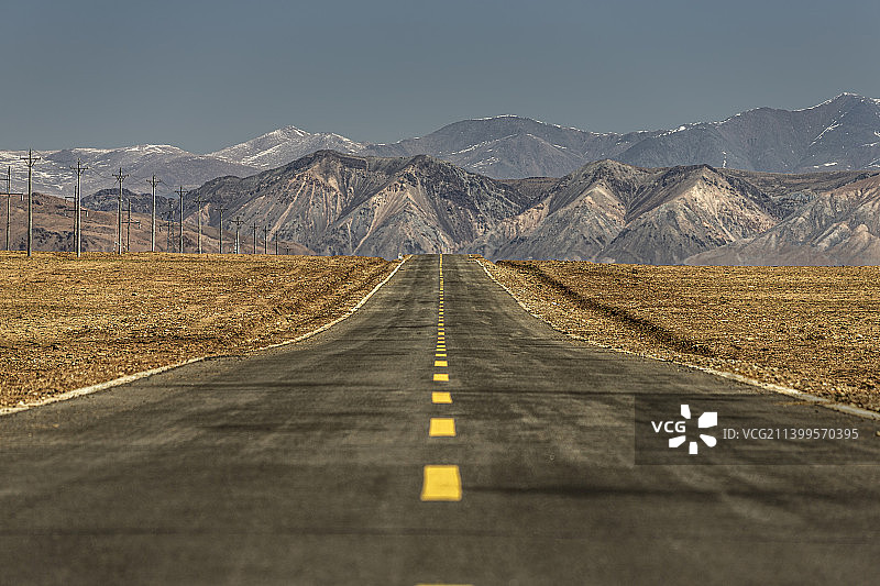 中国西藏阿里札达县的国道图片素材