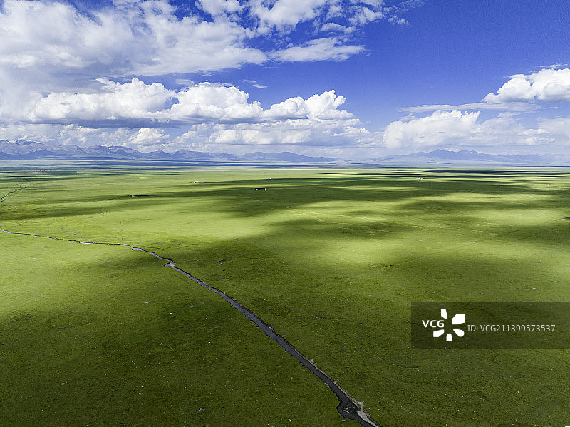 航拍新疆巴音布鲁克草原图片素材