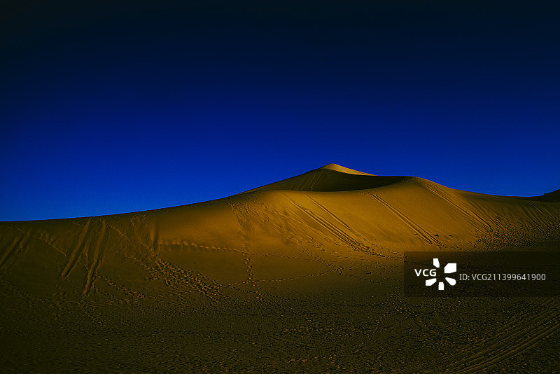 沙漠里的光影图片素材