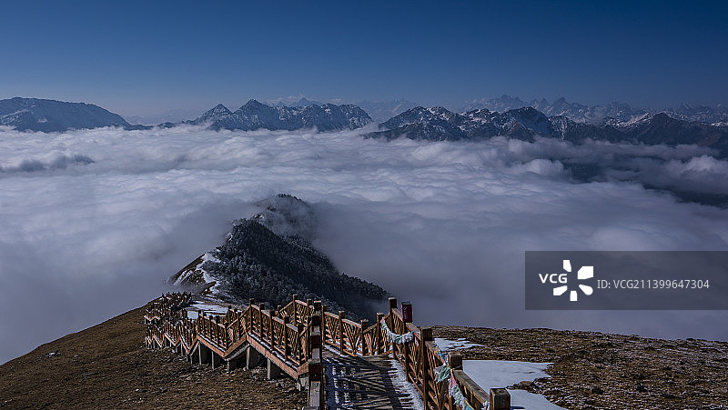 亚洲通达最好的360度观景平台  川西达瓦更扎风光图片素材