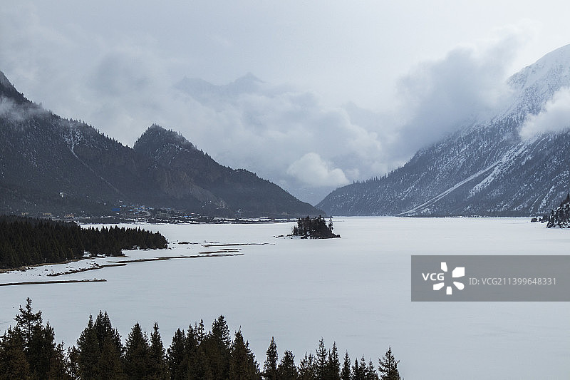冬日然乌湖——西藏   昌都市  八宿县   然乌湖镇图片素材