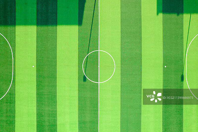 崭新的校园足球场图片素材