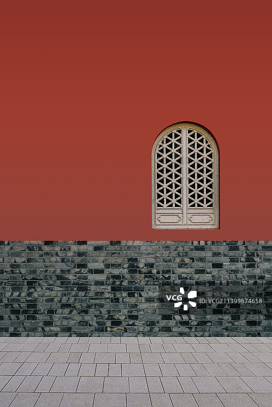古典建筑红墙青砖和雕窗图片素材