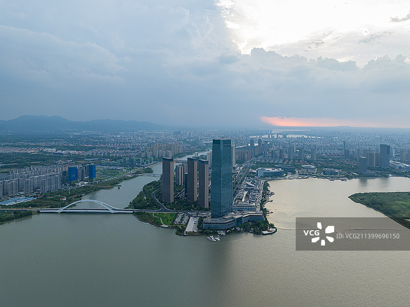 江苏省宜兴市东氿湖陶都半岛酒店航拍风光图片素材