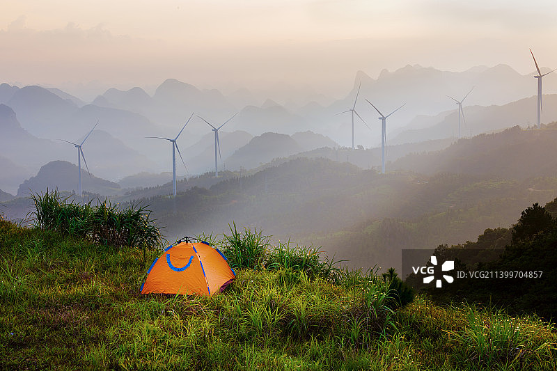 清晨的风电场图片素材