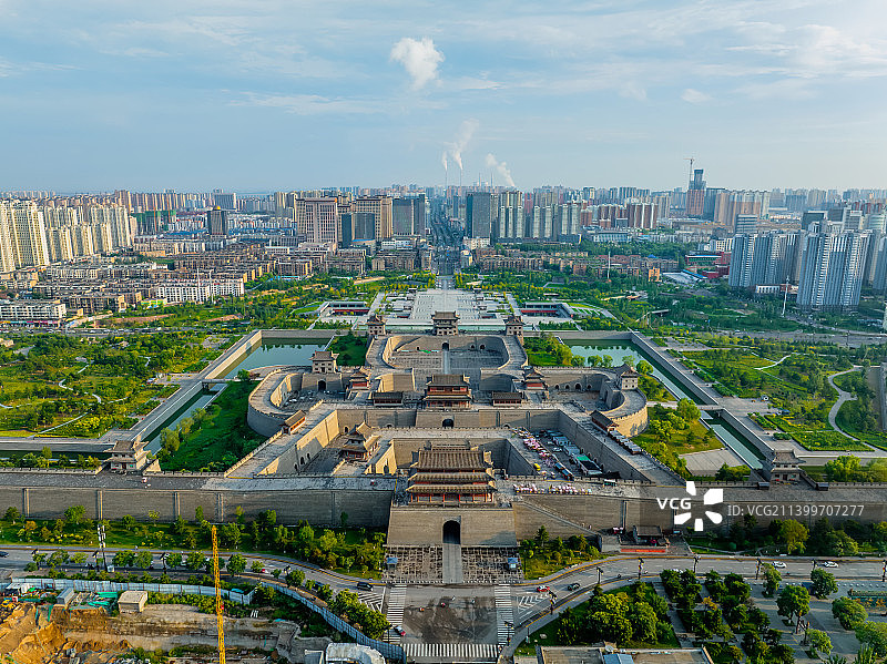 山西省大同市古城墙日落时段高视角航拍风光图片素材